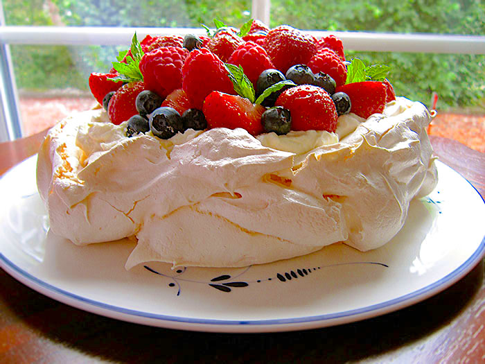 summer fruit pavlova