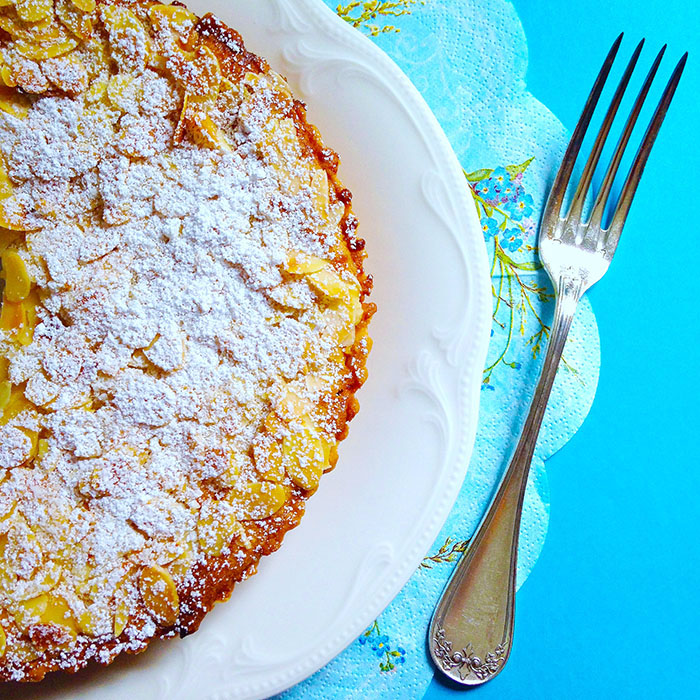 apricot frangipane cake