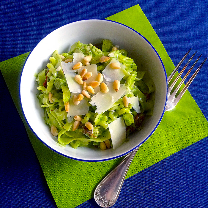 creamy chicken pesto tagliatelle