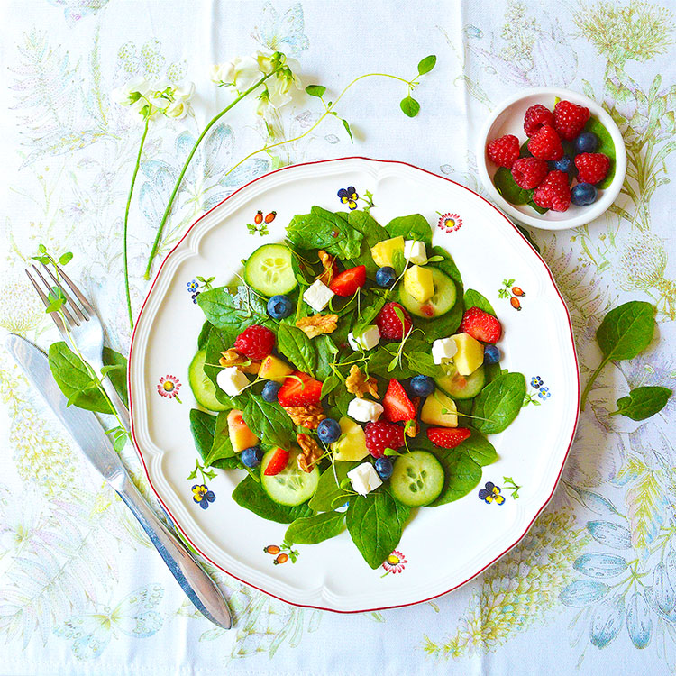 baby spinach summer salad